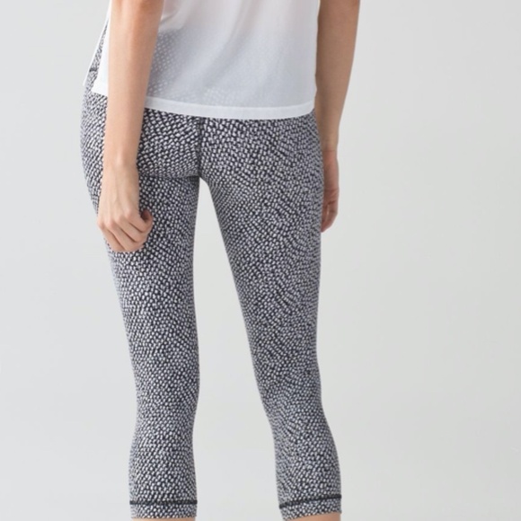 Lululemon Wunder Under Crop III Scatter Star Crops - Picture 3 of 10